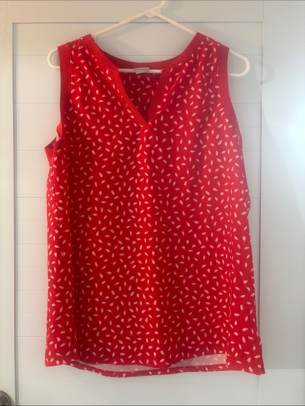 Chico's Red Sleeveless V-Neck Printed Blouse